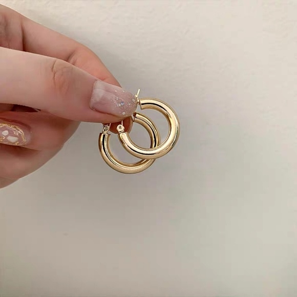 Earrings - Picture 3 of 5